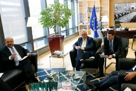 Chủ tịch EP Martin Schulz (trái) tại cuộc họp với các nhà lãnh đạo EU ở Brussels ngày 24/6. (Nguồn: EPA/TTXVN)