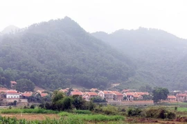 Toàn cảnh các ngôi nhà biệt thự tại khu resort Điền Viên Thôn. (Ảnh: Nguyễn Văn Cảnh/TTXVN) 