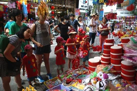 Những người giữ hồn Việt trong đồ chơi trung thu 