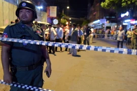 Cảnh sát phong tỏa khu vực xảy ra vụ nổ ở Phnom Penh tối 6/9. (Nguồn: AFP/TTXVN) 