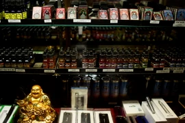  Thuốc lá điện tử được bày bán tại một cửa hàng ở New York (Mỹ) ngày 17/4. (Nguồn: EPA/TTXVN) 