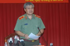 Thiếu tướng Đặng Trần Chiêu, Giám đốc Công an tỉnh phát biểu tại buổi họp báo. (Ảnh: Thế Duyệt/TTXVN)