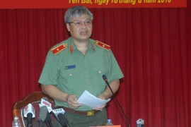 Thiếu tướng Đặng Trần Chiêu, Giám đốc Công an tỉnh phát biểu tại buổi họp báo. (Ảnh: Thế Duyệt/TTXVN)