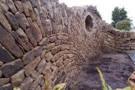 Gặp gỡ người thợ "thổi hồn" vào những viên gạch