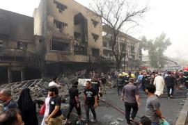 Hiện trường vụ đánh bom ở Karrada-Dakhil, Baghdad, Iraq. (Nguồn: AFP/TTXVN)