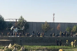 Lực lượng an ninh Afghanistan làm nhiệm vụ tại hiện trường vụ đánh bom ở Kabul ngày 5/9. (Nguồn: THX/TTXVN) 