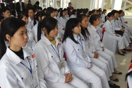 Các ứng viên điều dưỡng viên, hộ lý trong buổi khai giảng khóa đào tạo tiếng Nhật. (Ảnh: Hồng Kiều/Vietnam+)