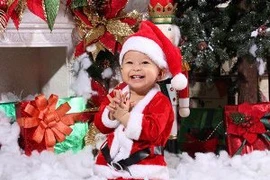 Lưu giữ hình ảnh đáng yêu của các bé. (Ảnh:PV/Vietnam+)