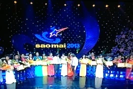 18 thí sinh tại đêm chung kết Sao Mai 2013 khu vực miền Trung-Tây Nguyên. (Ảnh: PV/Vietnam+)