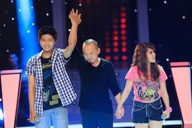 Huấn luyện viên Quốc Trung lên sân khấu để đưa ra lựa chọn thí sinh. (Ảnh: BTC)