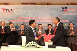 Quang cảnh lễ ký kết. (Ảnh: Ngọc Hà/TTXVN)