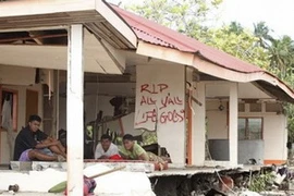 Cảnh tượng đổ nát sau trận động đất mạnh 8 độ Richter ở bờ biển phía Nam Samoa cuối tháng 9/2009. (Nguồn: AP)