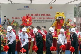 Lễ khởi công dự án cải tạo, xây dựng lại khu tập thể Nguyễn Công Trứ. (Ảnh: Minh Nghĩa/Vietnam+)