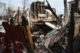Cảnh tàn phá do bão Sandy tại bãi biển Midland, New York. (Nguồn: AFP/TTXVN)
