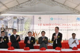 Lãnh đạo Becamex Tokyu và HBC thực hiện nghi lễ khởi công dự án SORA gardens 1. (Ảnh: Hoàng Tuấn/Vietnam+)