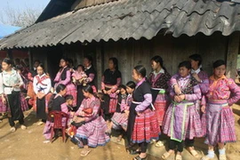 Quang cảnh một đám cưới dân tộc H'Mông ở Sơn La. (Ảnh: Phương Hoa/TTXVN)