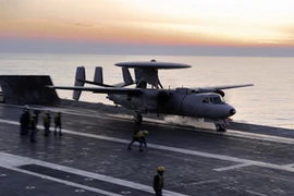 Máy bay do thám AWACS cũng tham gia cuộc tập trận chung. (Nguồn" Getty Images)