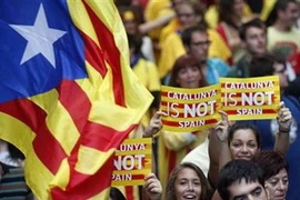 Người dân Catalonia biểu tình đòi ly khai. (Nguồn: Reuters)