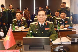 Thượng tướng Nguyễn Tân Cương dẫn đầu Đoàn đại biểu quân sự cấp cao QĐND Việt Nam tham dự hội nghị. (Nguồn: Báo Quân đội Nhân dân)