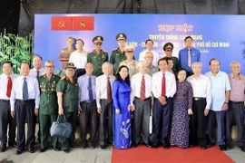 Nguyên lãnh đạo Đảng, Nhà nước và lãnh đạo Thành phố Hồ Chí Minh đến dự họp mặt. (Ảnh: Hồng Giang/TTXVN)