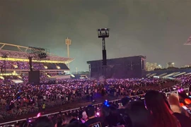 Sôi động chương trình biểu diễn của nhóm nhạc BlackPink tại Sân vận động Quốc gia Mỹ Đình. (Ảnh: Thanh Loan/TTXVN)