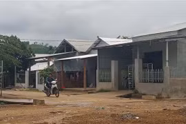 Bình quân mỗi ngôi nhà trị giá 150 triệu đồng, được xây dựng theo kết cấu 3 cứng: cứng mái, cứng vách, cứng nền để người dân sinh sống lâu dài. (Ảnh: Đoàn Hữu Trung/TTXVN)