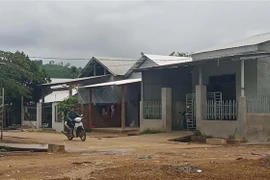 Bình quân mỗi ngôi nhà trị giá 150 triệu đồng, được xây dựng theo kết cấu 3 cứng: cứng mái, cứng vách, cứng nền để người dân sinh sống lâu dài. (Ảnh: Đoàn Hữu Trung/TTXVN)