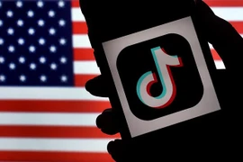 Biểu tượng của TikTok trên màn hình điện thoại tại Mỹ. (Ảnh: AFP/TTXVN)
