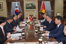 Bộ trưởng Công an Tô Lâm làm việc với Viên Công tố tối cao Hàn Quốc. (Ảnh: Anh Nguyên/TTXVN)