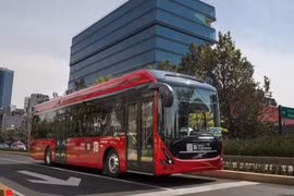 Một chiếc xe buýt điện Volvo 7900 đang được thử nghiệm trên tuyến đường số 4 của hệ thống Metrobus của thành phố Mexico. (Ảnh: Volvo Buses)
