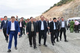 Thủ tướng Phạm Minh Chính đến kiểm tra Hầm Dốc Sạn (Khánh Hoà) thuộc Dự án thành phần đầu tư xây dựng Nha Trang-Cam Lâm. (Ảnh: Dương Giang/TTXVN)