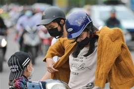 Không khí lạnh kéo nền nhiệt giảm sau đợt nắng nóng. (Ảnh: Thanh Tùng/TTXVN)