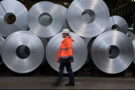 EU tìm cách ngăn chặn việc Mỹ tái áp đặt thuế nhôm thép