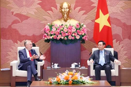 Chủ tịch Quốc hội Vương Đình Huệ tiếp Chủ tịch Ủy ban Thương mại quốc tế của Nghị viện châu Âu Bernd Lange ngày 8/9/2022. (Ảnh: Doãn Tấn/TTXVN)