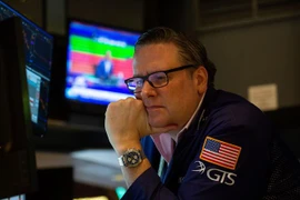 Giao dịch viên tại Sàn chứng khoán New York, Mỹ. (Ảnh: THX/TTXVN)