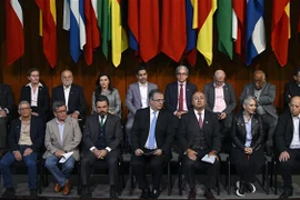 Các đại biểu tham gia vòng đàm phán hòa bình thứ hai giữa Chính phủ Colombia và Nhóm vũ trang Quân đội giải phóng quốc gia Colombia (ELN) ở Mexico City, Mexico ngày 13/2/2023. (Ảnh: AFP/TTXVN)