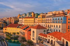 Vẻ đẹp đậm sắc màu Địa Trung Hải của Sunset Town. (Ảnh: Nguyễn Minh Tú/Vietnam+)