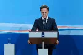 Thủ tướng Hà Lan Mark Rutte trong cuộc họp báo thông báo quyết định từ chức, tại The Hague, ngày 7/7/2023. (Ảnh: ANP/TTXVN)