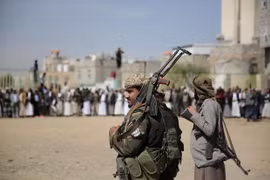 Các tay súng Houthi tại Sanaa, Yemen, ngày 24 tháng 11 năm 2021. (Nguồn: AP)
