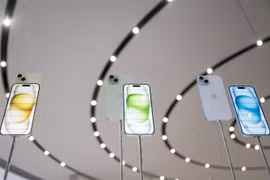 Doanh số bán smartphone toàn cầu giảm thấp nhất trong thập kỷ