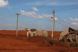 Người dân đã dời đi sau khi nhận tiền hỗ trợ, nhường đất để Nhà nước xây Sân bay Long Thành. (Ảnh: Công Phong/TTXVN)