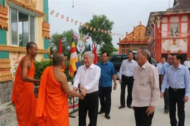 Ông Đỗ Văn Chiến, Bí thư Trung ương Đảng, Chủ tịch Ủy ban Trung ương MTTQ Việt Nam, chúc Tết Chôl Chnăm Thmây 2023 của đồng bào Khmer tại Bạc Liêu. (Ảnh: Tuấn Kiệt/TTXVN)