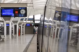 Cảnh vắng lặng tại nhà ga tàu điện ngầm gần Munich, Đức khi nghiệp đoàn Verdi tiến hành đình công. (Ảnh: AFP/TTXVN)