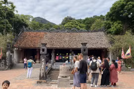 Cố đô Hoa Lư là một trong bốn vùng lõi thuộc Quần thể danh thắng Tràng An, được UNESCO chính thức công nhận là di sản văn hóa kép đầu tiên và duy nhất tại Đông Nam Á vào năm 2014. Cố đô cũng là một trong những điểm tham quan tại Ninh Bình được nhiều du kh
