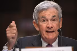 Chủ tịch Ngân hàng Dự trữ liên bang Mỹ (Fed) Jerome Powell phát biểu trong phiên điều trần ở Washington, DC ngày 7/3/2023. (Ảnh: AFP/TTXVN)
