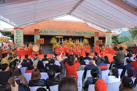 Nghi thức khai chuông tại Lễ khai hội Thái miếu nhà Trần Đông Triều, Quảng Ninh. (Ảnh: Thanh Vân/TTXVN)