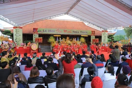 Nghi thức khai chuông tại Lễ khai hội Thái miếu nhà Trần Đông Triều, Quảng Ninh. (Ảnh: Thanh Vân/TTXVN)