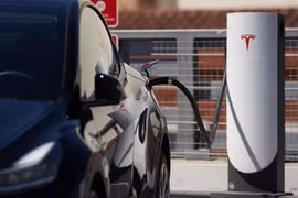 Người mua xe điện GM được sử dụng hệ thống sạc pin Tesla. (Nguồn: Getty Images)