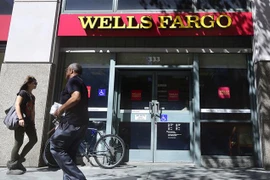 Một chi nhánh ngân hàng Wells Fargo tại Los Angeles, California, Mỹ. (Ảnh: AFP/TTXVN)