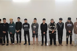 Các đối tượng tại cơ quan điều tra. (Ảnh: Thanh Thương/TTXVN)